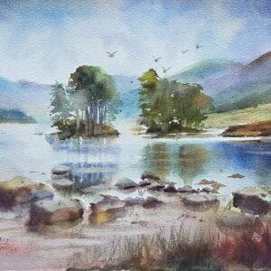 Ressam Aynur Akalın imzalı, göl kenarında ağaçlar ve yansıyan dağ manzaralı orijinal suluboya tablo.